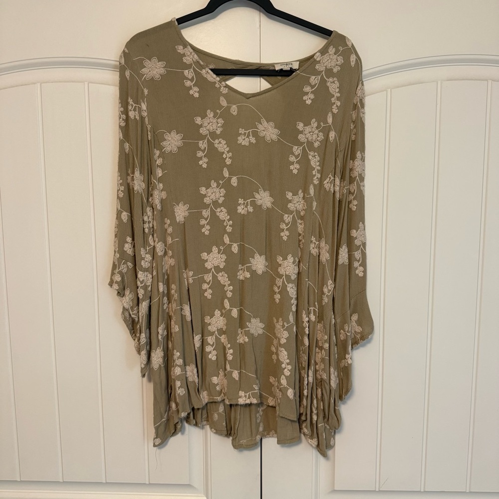 Umgee Green Floral Blouse